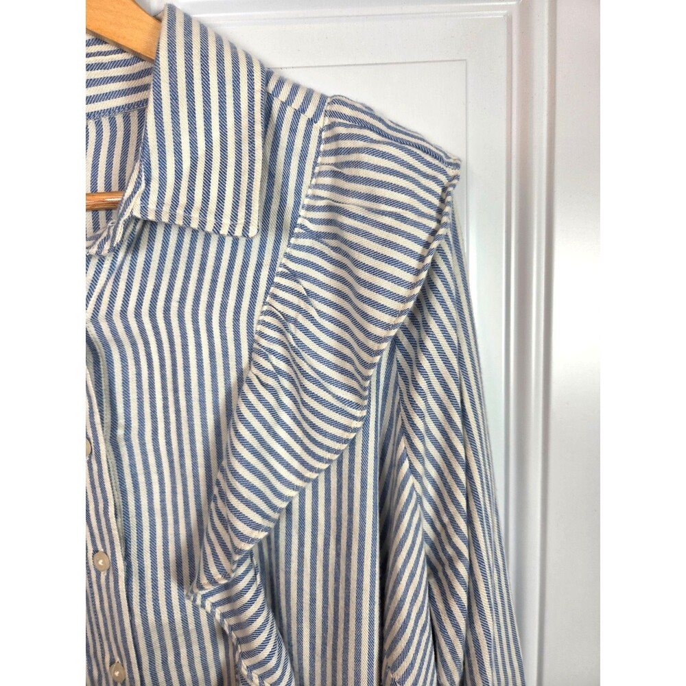Torrid Ruffle Front Button-Up Shirt Size L - Picture 4 of 7